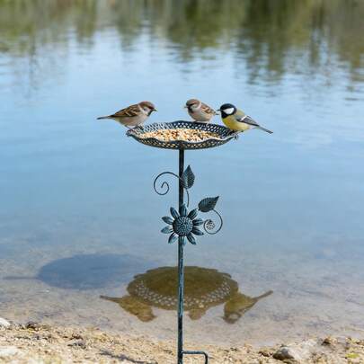 1pc Vintage Garden Metal Bird Feeder With Sunflower Decor, Outdoor Patio Lawn Bird Bath Stand, Rust-Resistant Iron Bird Bath Bowl , Large Capacity, Weather-Resistant Outdoor Garden And Yard Decor