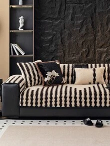 1件柔软绒面沙发套，简约纯色3D设计，宠物友好，防污防刮，适合所有季节，包括圣诞节和新年，可机洗，适用于1/2/3/4人沙发 - 黑色 - 查看 3