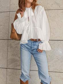 Camisa de mujer de moda para ir al trabajo, camisa holgada con cuello de corbata y mangas acampanadas, tela tejida sólida con cintura anudada, elegante para la oficina, uso diario y citas - Blanco - Ver 3