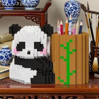 1200 pezzi Simpatici set di mattoncini portapenne a forma di panda | Creativi, ricreativi, novità, assemblaggio di piccole particelle per alleviare lo stress | Materiale in PP | Decorazione per ufficio, scrivania, casa, porta penne e cancelleria | Intrattenimento interattivo per la famiglia | Regali per il ritorno a scuola, compleanni, Natale, vacanze.