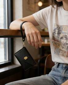 Michael Kors 女士RFID屏蔽皮革卡包钱包钥匙扣 - 黑色 - 查看 2