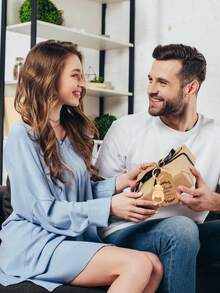 一套瓶形开瓶器礼品袋，瓶形钥匙扣开瓶器，适合作为婴儿派对纪念品、礼物、用品和装饰品，配有欧根纱袋和感谢卡，绳子长11.81英寸。 - 彩色 - 查看 3