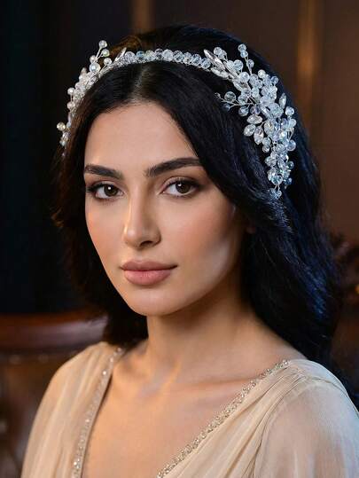 1 st. glänsande hårband med strass och kristaller, lämplig för fest, ceremoni, musikfestival