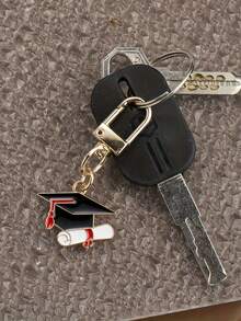 20 件经典复古毕业礼物四方帽合金材质创意龙虾扣/钥匙扣，适合七月毕业返校礼物、毕业派对礼物、包包装饰、手机/汽车钥匙扣礼物、九月教师节礼物、送给朋友、学生、老师和同学的礼物 - 彩色 - 查看 5