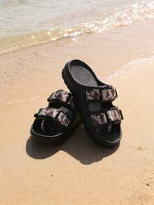 1 đôi dép xăng đan cho bé trai màu đen, đế cao su nhẹ, thiết kế hai quai, quai họa tiết rằn ri nâu, khóa trang trí màu xanh lá cây/trắng huỳnh quang, đế hở chống trượt, kiểu dáng thể thao thường ngày, thích hợp cho mùa hè 2026, sử dụng trong nhà, ngoài trời và các hoạt động thể thao nhẹ. - màu nâu - Xem 6