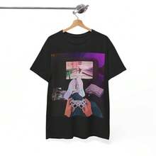 NOSTALGIA PLAYER CONTROLLER ART T-SHIRT GIFT FOR MEN AND WOMEN PLAYSTATION Y2K CONSOLE - 白色 - 查看 7