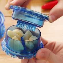 1个手动压蒜器/蒜蓉器 - 塑料压蒜器，手持式蒜蓉器，无需电力，高效扭转蒜瓣，手动扭转式蒜蓉压碎盒 - 易于使用的厨房工具，快速压碎蒜瓣，无需电力，透明手动蒜蓉制作器 - 手持式扭转设计