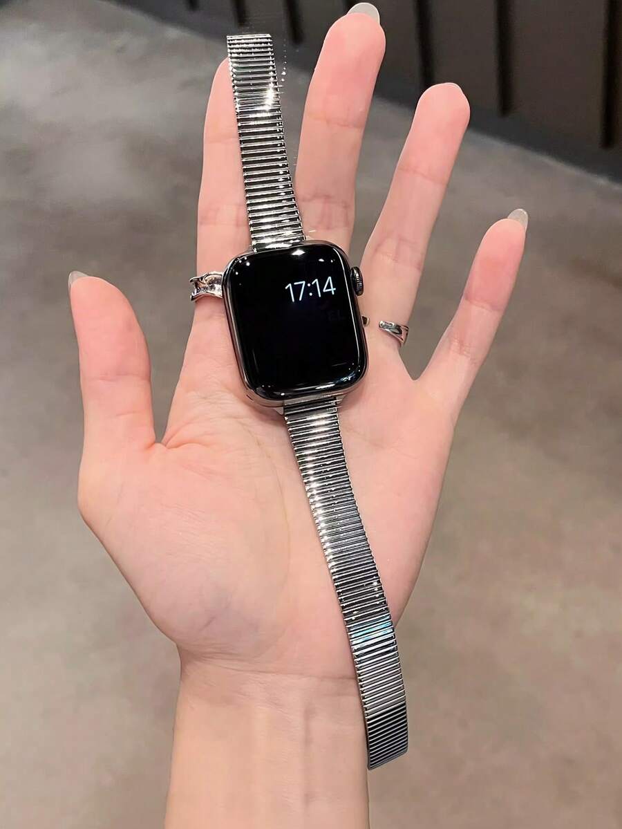 1条优雅银色不锈钢表带，简约奢华金属表带，兼容 38/40/41/42/44/45/46/49mm，适用于Series 11/10/9/8/7/6/5/4/3/2/1/SE/Ultra，商务、休闲、日常佩戴皆宜，是送给女性的绝佳礼物，精致的表带、手链、表带配件。