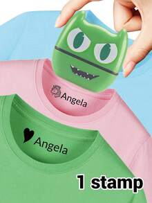 LICVIC 1 pieza Sello + 100 piezas Etiquetas con nombre - Sello de nombre personalizado para ropa de niños, resistente al agua, útiles escolares, sello de nombre personalizado con firma manuscrita, sello de ropa personalizado, sello de nombre de tinta de dibujos animados DIY, uso empresarial, útiles escolares, regalo de papelería para estudiantes, editor, moda de regreso a la escuela, organizador de viajes - Estilo A - Ver 17