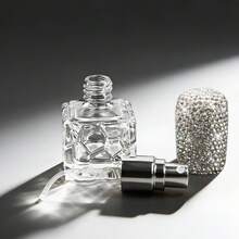 精美水晶装饰香水喷雾瓶 - 可重复灌装，优雅女士礼物，便携式时尚香水喷雾，适用于香水、精油和奢华礼品，时尚化妆配件 | 镶钻 | 优雅女士的最佳旅行礼物 - 白色 - 查看 7