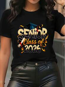 T-shirt décontracté à col rond à manches courtes avec graphique de la classe de fin d'études 2026 pour femmes. Idéal pour la fête de remise des diplômes et la célébration de la fin des études. - Noir - Voir 1