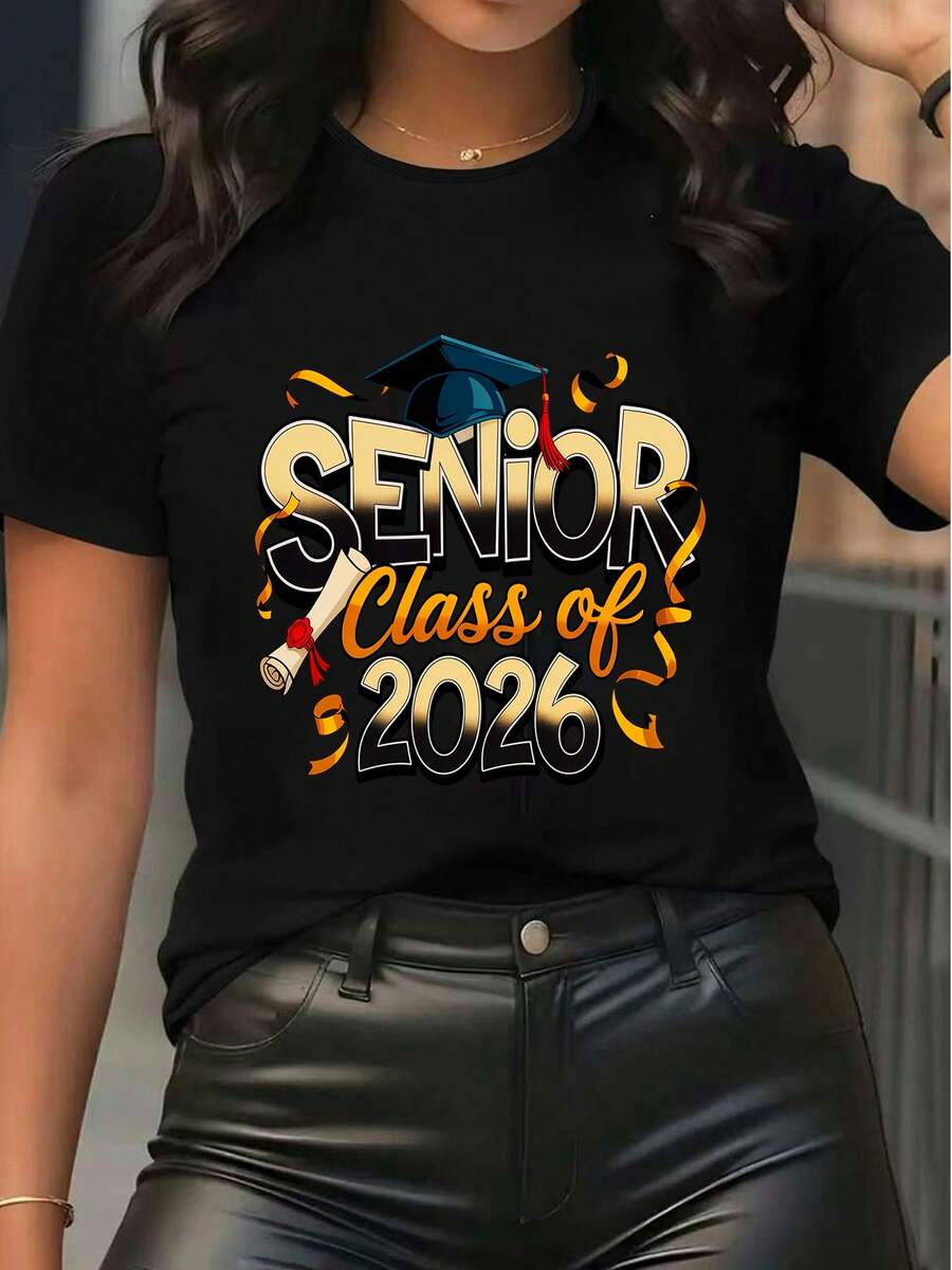 T-shirt décontracté à col rond à manches courtes avec graphique de la classe de fin d'études 2026 pour femmes. Idéal pour la fête de remise des diplômes et la célébration de la fin des études. - Noir - Voir 1