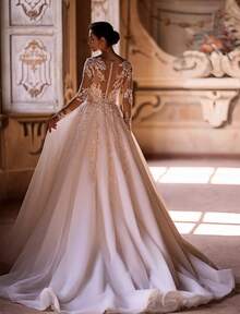 Sophisticated Crew Neck Long-Sleeve Wedding Dress With Lace Panel Detailing And Graceful A-Line Silhouette – An Elegant Ivory Floor-Length Gown Featuring Delicate Lace Insets, Flowing Full Skirt, And Timeless Design, Perfect For Wedding Ceremonies, Holiday Celebrations Including Christmas Galas And Halloween Events, Formal Balls, Prom Nights, Birthday Soirées, Anniversary Dinners, Bridal Showers, Honeymoon Getaways, Evening Parties, Graduation Banquets, Homecoming Dances, Cocktail Receptions, And As A Stunning Guest Outfit For Special Occasions. This Classic A-Line Design Combines A Modest Crew Neckline With Elegant Long Sleeves, Intricate Lace Accents, And A Graceful Skirt For A Truly Enchanting And Feminine Look. - 白色 - 查看 2