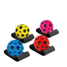 1个腕部回弹运动球，太空球、月球球，易于抓握和接球，适合成人锻炼腕部肌肉和娱乐。