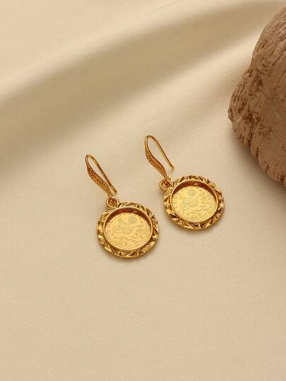 一对简约复古铜合金镀金硬币吊坠耳环，适合女性日常佩戴，节日礼物
