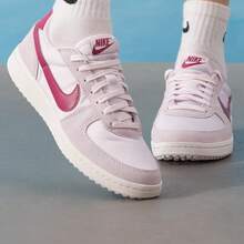 Nike 青少年野外通用轻便运动鞋 - 白色/灰色/紅色 - 查看 4