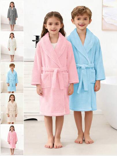 儿童浴袍，男女童通用，适合身高135厘米以内的儿童，多种颜色可选，珊瑚绒材质，保暖柔软，速干不掉毛，可作浴袍、浴巾、睡衣、家居服、休闲服，适合居家、酒店、浴室、卧室等场所穿着。