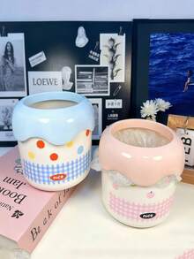 1 thùng rác mini có nắp đậy, thùng rác để bàn bằng nhựa thiết kế nắp lật giúp ngăn mùi hôi, thích hợp để đựng vỏ trái cây và giấy vụn, giúp giữ cho bàn làm việc, phòng tắm, văn phòng tại nhà, bàn cà phê, phòng làm việc, phòng khách, phòng học gọn gàng và ngăn nắp. - Nhiều màu - Xem 3