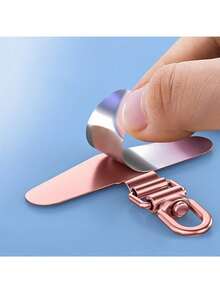 1 قطعة موصل سلسلة هاتف من الفولاذ المقاوم للصدأ، لا يحتاج إلى بطارية - مشبك معدني مرفق بلوحة مثبتة لسلسلة مضادة للفقدان، ملحق مشبك قابل للدوران 360 درجة لضمان تشغيل الهاتف، موصل سلسلة الهاتف متوافق مع الأندرويد والهواتف الذكية، هدية للأم والعائلة والأصدقاء والأطفال وأعياد الميلاد والمناسبات - متعدد الألوان - مشاهدة 6