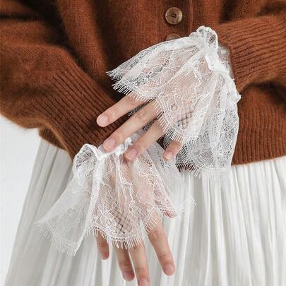 This Charming And Elegant Pleated Mesh Lace Sleeve Cuff Features Decorative Cuffs, False Sleeves, And Puff Sleeves, Suitable For Parties, Performances, Brides And Bridesmaids, Birthdays, Gatherings, Christmas, And New Year Occasions.