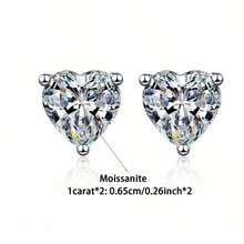 LOVESSOM 一对925纯银1克拉心形莫桑石耳环，时尚简约，是秋冬季节送给男士和女士的节日礼物，适合派对、婚礼、圣诞节、万圣节、感恩节、情人节、返校季、婚礼季、生日、周年纪念日和新年等场合。附赠礼盒。 - 銀色 - 查看 6