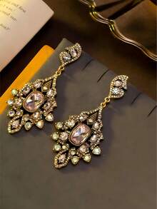 1 Pair Of Vintage Rhinestone-Encrusted Hollow Diamond-Shaped Earrings, Elegant And Retro, Suitable For Daily Wear By Women, Perfect Gifts For Girlfriends And Mothers, And Ideal Accessories For Dance Parties - Pink - View 1