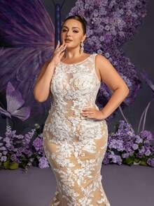 Faeriesty Elegancka, koronkowa sukienka syrenka w kolorze cielistym i białym, bez rękawów i okrągłym dekoltem, z koronką z trójwymiarowymi kwiatowymi motywami, głębokim dekoltem w serek i odkrytymi plecami, z frędzlami | Odpowiednia dla gości weselnych, eleganckich przyjęć, zaręczyn, walentynek - Biały - Zobacz 5