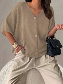 女士新款V领钩花镂空半透明落肩纽扣开衫，休闲时尚基础款轻薄宽松针织上衣，春夏秋季 - 卡其色 - 查看 1