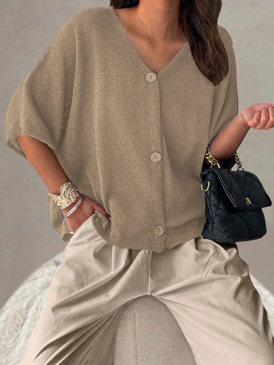 女士新款V领钩花镂空半透明落肩纽扣开衫，休闲时尚基础款轻薄宽松针织上衣，春夏秋季 - 卡其色 - 查看 1