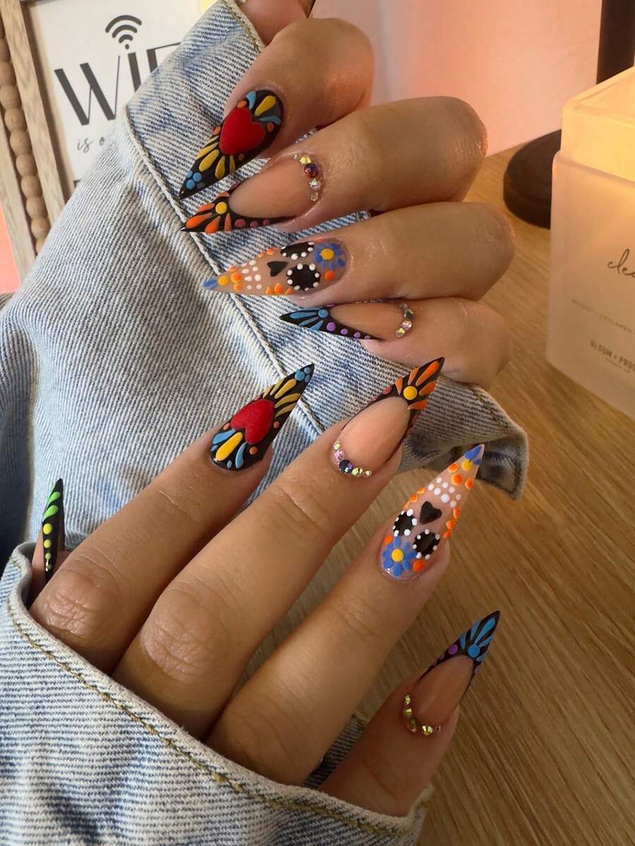 NAIO 24片墨西哥风情长杏仁形3D凝胶美甲，春夏百搭，彩色骷髅头和花朵印花，彩色水钻和涂鸦设计，法式亚克力按压式美甲，完美贴合假指甲套装，包含：1片果冻凝胶和1把指甲锉。易于佩戴，打造秋季美甲和法式美甲，适合女性日常工作佩戴，也适合派对美甲。 - 彩色 - 查看 1