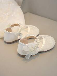 1 Pair Girls New Fashion Elegant Simple Pearl Embroidered Mesh Breathable Handmade Pearl Bow Decor Hook And Loop Soft Non-Slip Flat Princess Sandals, Suitable For Dresses And Piano Performance, All Season