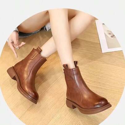 女士时尚摩托车靴，踝靴或机车靴，舒适户外活动短靴，正面系带设计，尺码偏小一码