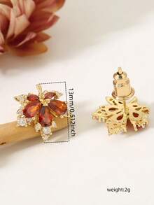 一对时尚个性化的微镶锆石枫叶耳钉，精致优雅，适合日常佩戴和节日场合，可作为礼物送给朋友或爱人。 - 楓葉耳環 - 查看 5