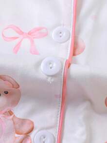 Bộ đồ ngủ 2 món cho bé gái, áo sơ mi cổ bẻ tay ngắn và quần short rộng cạp chun, kiểu dáng mùa hè mới, họa tiết gấu hồng và nơ dễ thương, có thể giặt, đồ ngủ mặc nhà cho trẻ em và thanh thiếu niên. - trắng - Xem 5