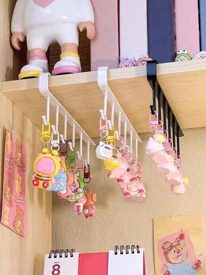 这款2件套免打孔壁挂式铁艺首饰收纳架配有6个挂钩，可时尚地收纳钥匙链、项链、玩偶、小摆件和其他小物件！适用于各种场合，包括家庭、卧室、橱柜、校园和宿舍。