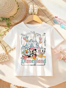 Disney T-Shirt Featuring The Iconic Castle Logo, Mickey Mouse, And His Friends With Lettering Elements On Both Sides. This Soft, Breathable Short-Sleeve Crew Neck Tee Is Perfect For Spring And Summer Wear, Ideal For Everyday Outfits, Vacations, Outdoor Adventures, School Life, And Shopping Trips. It Makes An Excellent Gift For Boys And Girls Alike. Every Child Deserves One. - 白色 - 查看 3