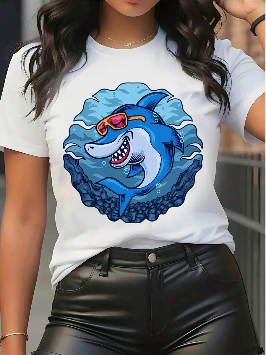 Damen Kurzarm T-Shirt Lässig Sommer Rundhals Grafik Tee mit coolen Hai Muster Streetwear Loose Fit Basic Tops für tägliches Tragen Urlaubsoutfits - Weiss - Übersicht 1