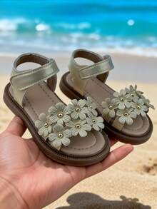 1 Pair Girls' Sweet 3D Floral Decor Sandals, Made Of Soft Leather And Patent Material, Non-Slip, Open Toe Flat, Suitable For Summer Beach Outings, Weekend Beach Picnics, And Daily Wear - Gold - View 2