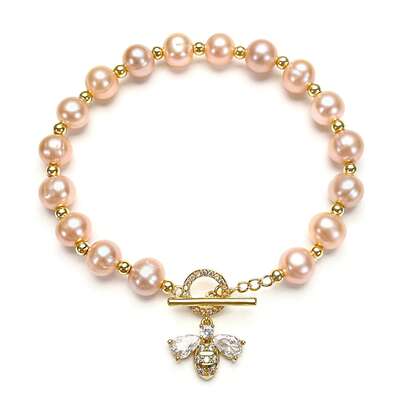 DARA 7-8mm Oriental Red Freshwater Pearl, Porcelain-Like Color With Subtle Luster. Alloy Bee OT Clasp Opens And Closes Gently, Shimmering Gold And Crimson Hues Intertwine, Exuding Oriental Elegance On The Wrist. Wearing It Yourself Radiates Aura, Gifting It Conveys Heartfelt Sentiment, Allowing Love And Sophistication To Arrive Simultaneously. Comes With A Delicate Gift Box, Unveiling Graceful Elegance.
