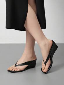 Athlefit Women's Low Wedge Sandals  Dressy Square Open Toe Summer Beach Flip Flops Thong Heeled Sandals Providing A Comfortable Wearing Experience So You Can Walk Or Stand For Long Periods Without Feeling Tired - màu đen - Xem 6