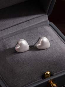 1pair Retro Minimalist Red Heart Earrings, Suitable For Daily And Party Wear