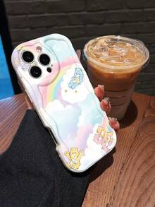 Ositos Amorosos en un caprichoso paisaje onírico con arcoíris. Esta elegante funda es compatible con los modelos  17, 16, 15, 14 Pro Max, 13, 12, 11, XR y XS Plus. Fabricada en silicona TPU, ofrece protección contra golpes y caídas, además de una sensación superior. Es un regalo ideal para familiares, amigos y seres queridos, y una opción perfecta para Año Nuevo. - Blanco - Ver 3