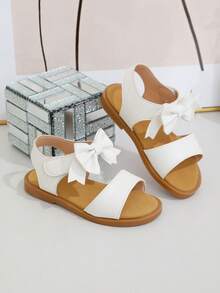 A Pair Of The Latest Summer Children's Pure White Bow-Knotted Simple Hook And Loop Sandals - Easy To Wear, Suitable For Daily Outings, Park Walks, Shopping In The Mall, And Can Be Effortlessly Paired With Various Children's Outfits,Girls Sandals - White - View 3