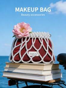 Gucci 设计师原创半月形包 - 手工红色斜挎包，配有可拆卸珍珠肩带，独特的DIY风格手拿包，适合特殊场合和婚礼