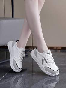 女士白色运动鞋，休闲街头风，时尚平底运动鞋 - 白色 - 查看 4