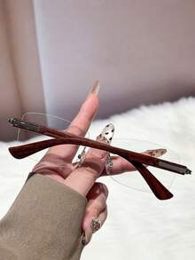 一副男士方形时尚无框透明眼镜，适合日常旅行佩戴，四季皆宜，可配近视镜片。 - 多色 - 查看 2