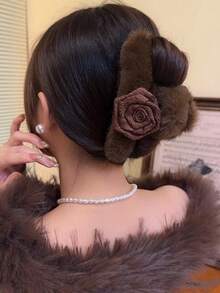Women's Hair Clip Features An Elegant Plush Rose Design. Its Minimalist Style And Availability In Black And Brown Make It Suitable For Everyday Wear, As Well As For Occasions Such As Home, School, Beach, Work, Parties, Vacations, Birthdays, Back-To-School Celebrations, New Year's Day, Valentine's Day, Mother's Day, Weddings, Music Festivals, And Autumn/Winter Events. Women Hair Accessories Elegant Hair Claws Fashion Claw Clip - Multicolor - View 4