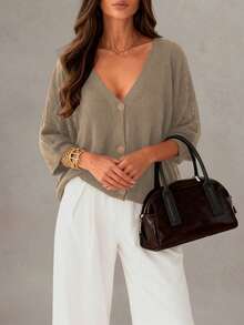 女士新款V领钩花镂空半透明落肩纽扣开衫，休闲时尚基础款轻薄宽松针织上衣，春夏秋季 - 卡其色 - 查看 3