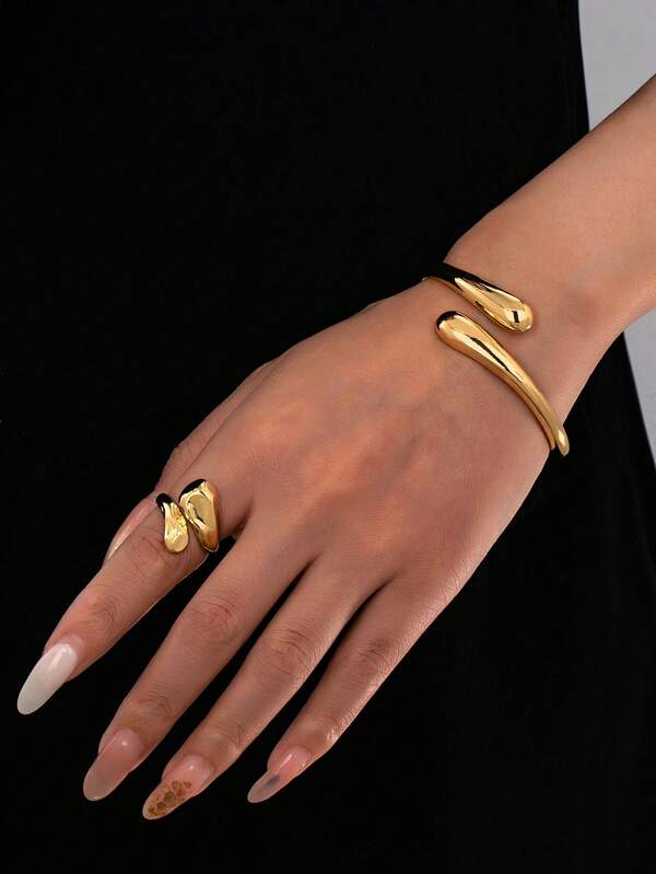 2pcs Valentine's Day Fashion Personalized Exquisite Sweet Golden Water Drop Bracelet & Geometric Snake Skin Ring Jewelry Set For Women