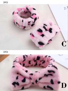 Bộ băng đeo tay họa tiết da báo này bao gồm 1 băng đeo tay, nhỏ gọn và thấm hút tốt, giúp tóc và tay áo không bị ướt. Thích hợp cho phụ nữ sử dụng khi rửa mặt, đắp mặt nạ hoặc đánh răng. Có thể sử dụng khi đi du lịch, ở ký túc xá, nhà, phòng ngủ, phòng tắm và phòng khách. Đây là món quà hoàn hảo dành cho phái nữ. - Xám - Xem 6